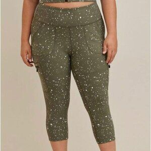 Torrid Leggings Women's Plus 3 Happy Camper High Rise Pockets Cropped Green
